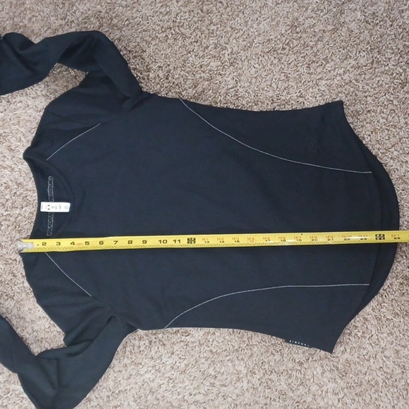 UNDER ARMOUR "fitted" activewear, crew neck, pullover" black top. Size XS. NWT - Picture 6 of 14